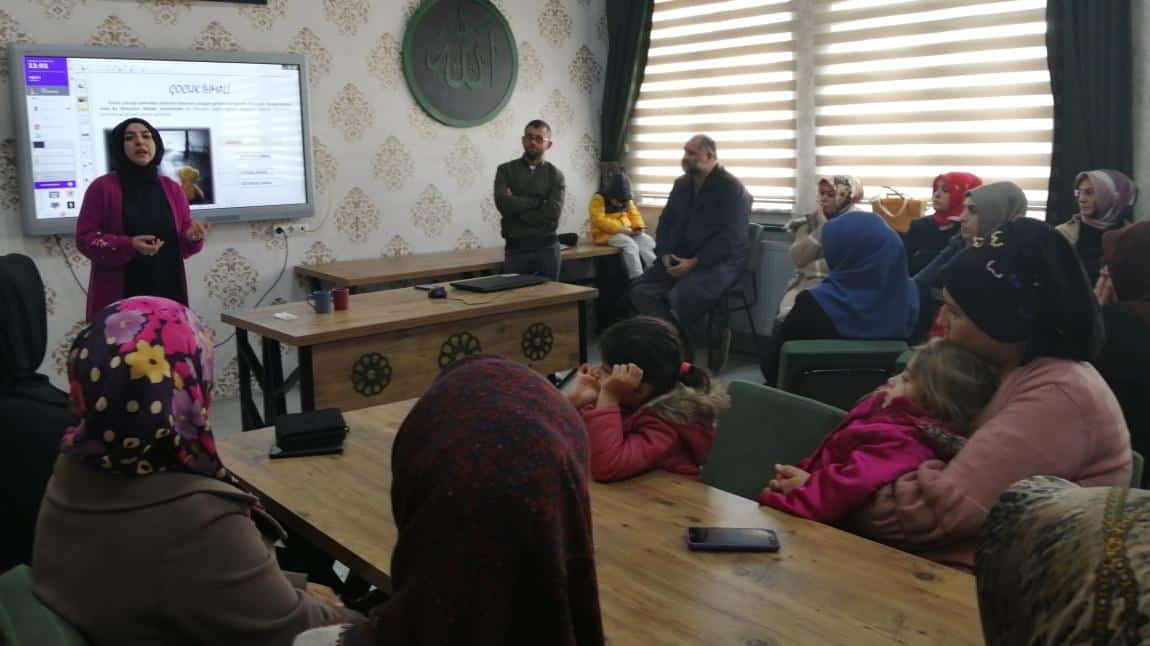 Rehberlik Servisi Tarafından 8. Sınıf  Velilerine Sınav Analizi Toplantısı Yapıldı